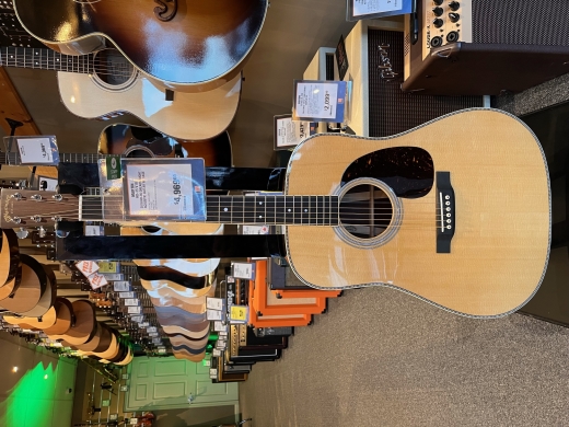 Martin Guitars - HD-35 V18 2